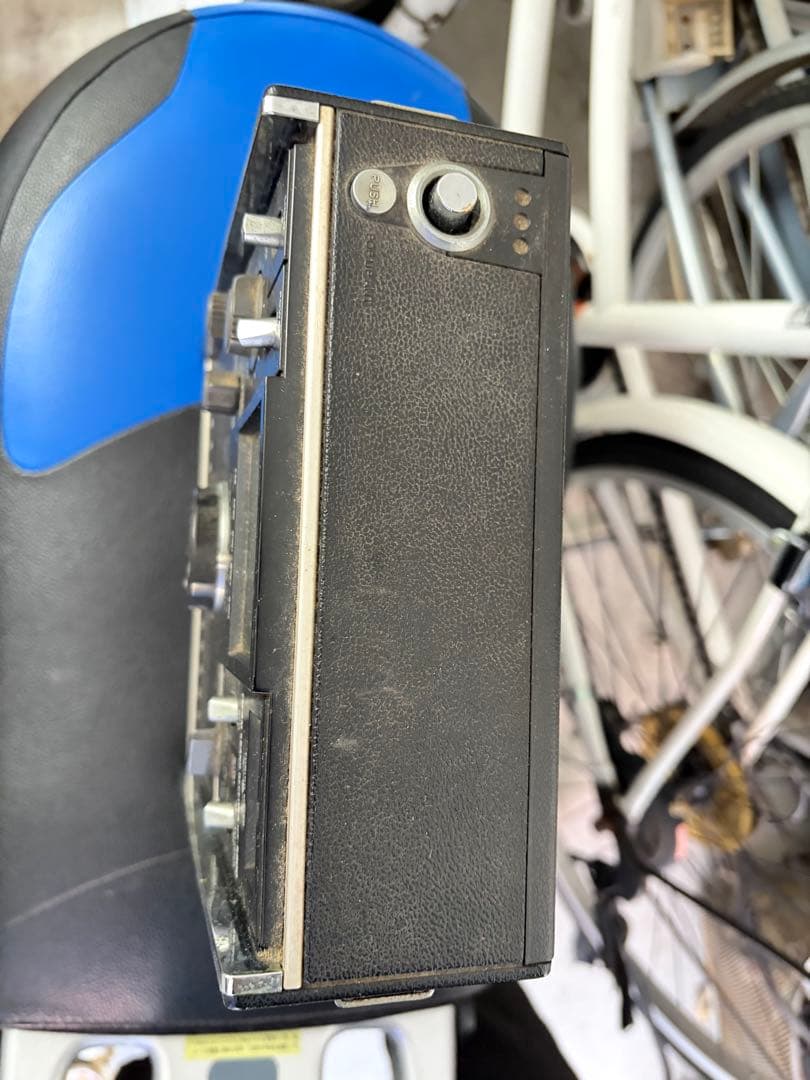 sony icf-5800 radio front view