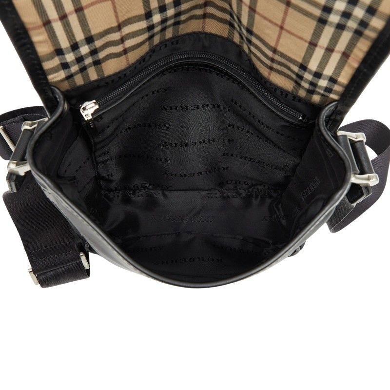 burberry shoulder bag functional details