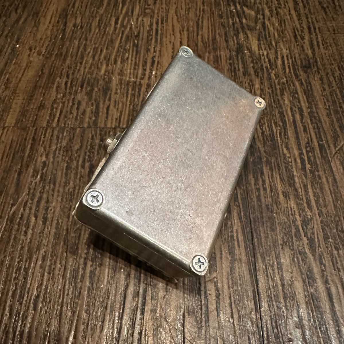 guitar effector side view