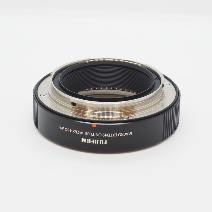 fujifilm mcex-18g camera accessories included