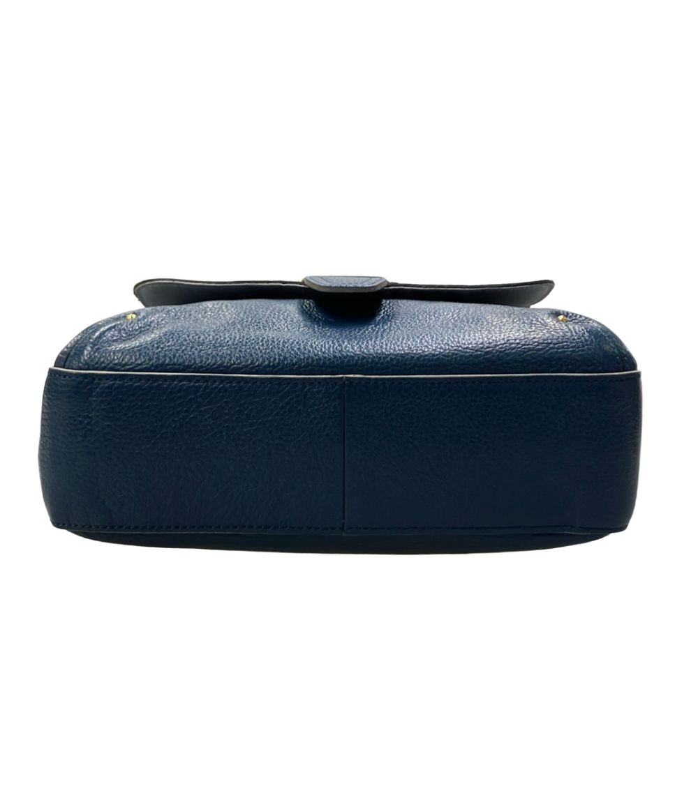leilian shoulder bag side view