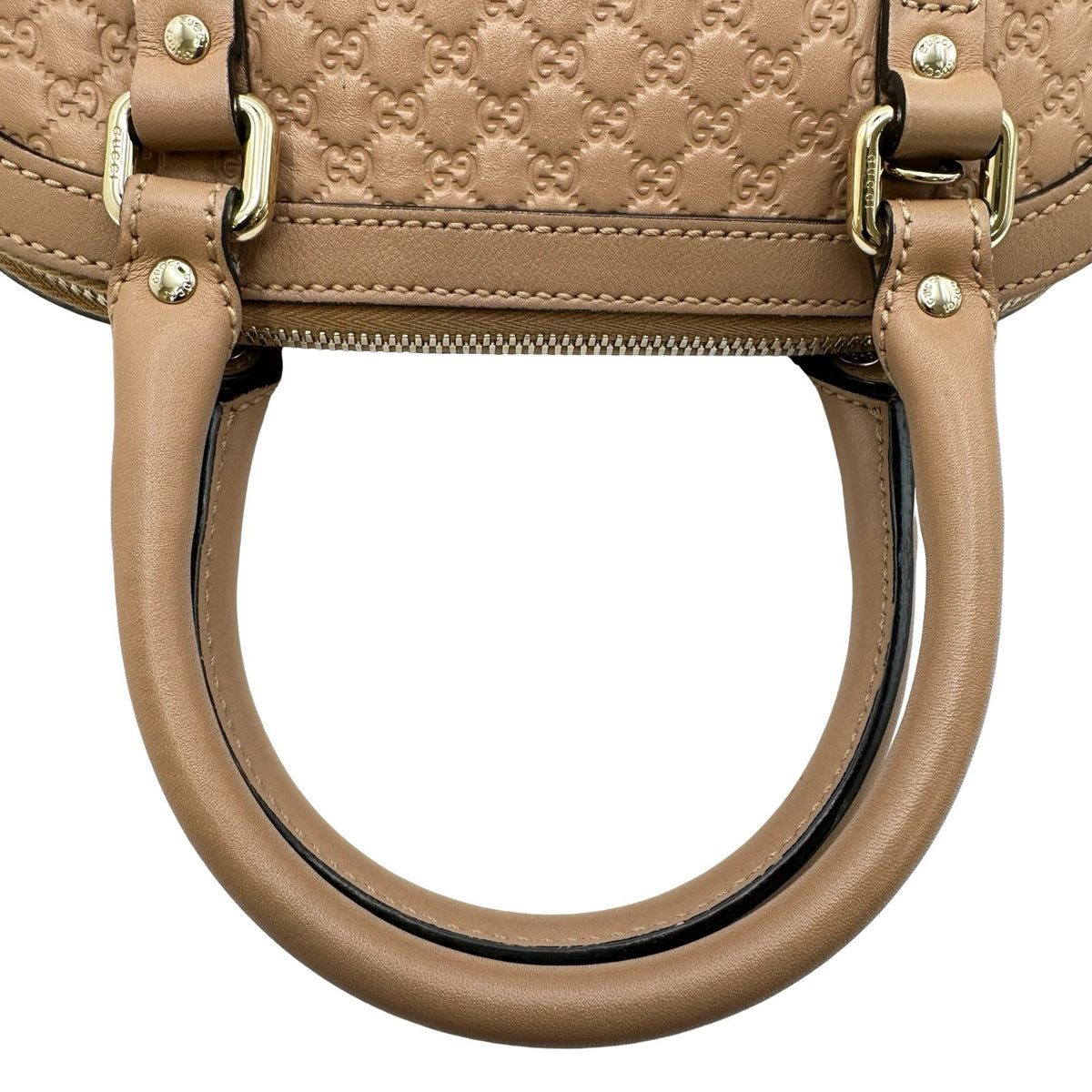 gucci beige handbag functional details