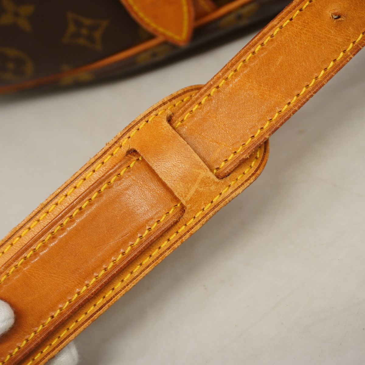 louis vuitton m42256 shoulder bag markings and labels