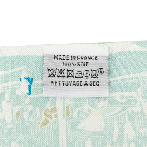 hermes scarf side view