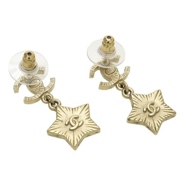 chanel a18v earrings side view