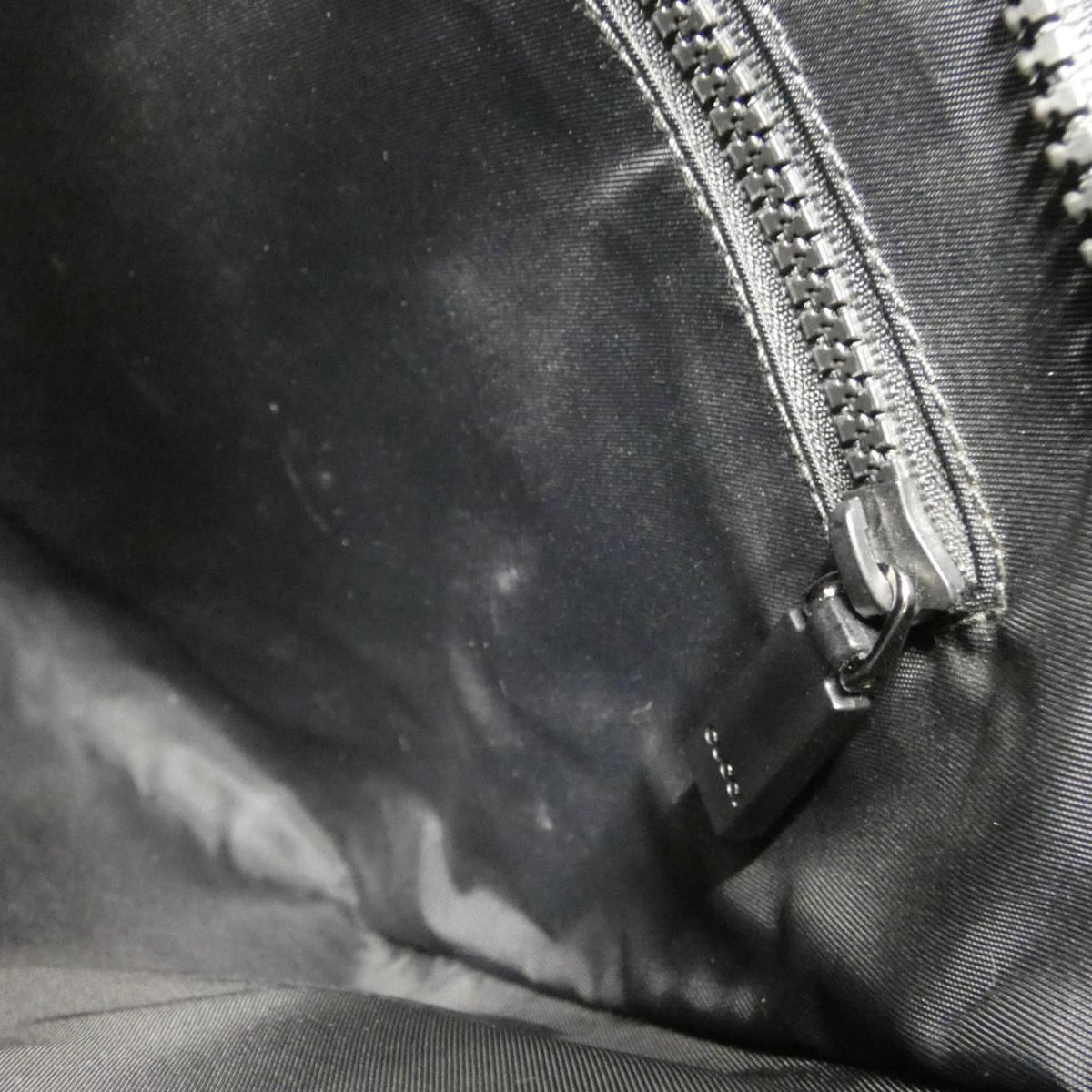 gucci black / white shoulder bag markings and labels