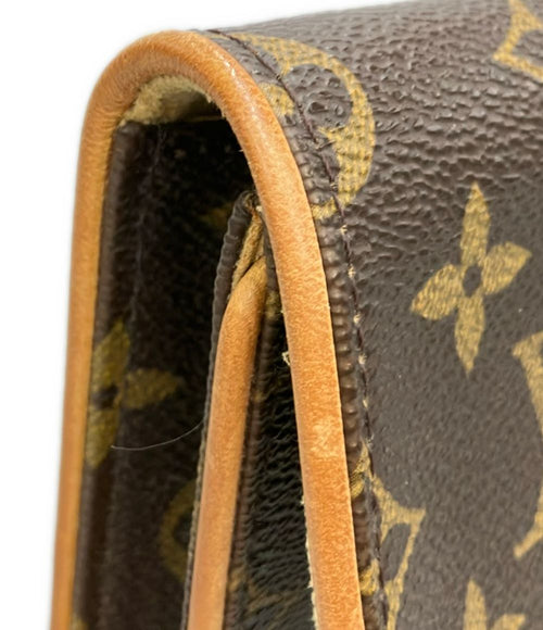 louis vuitton m51852 shoulder bag interior details