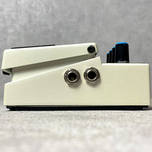 boss dd-3 guitar effector rear view