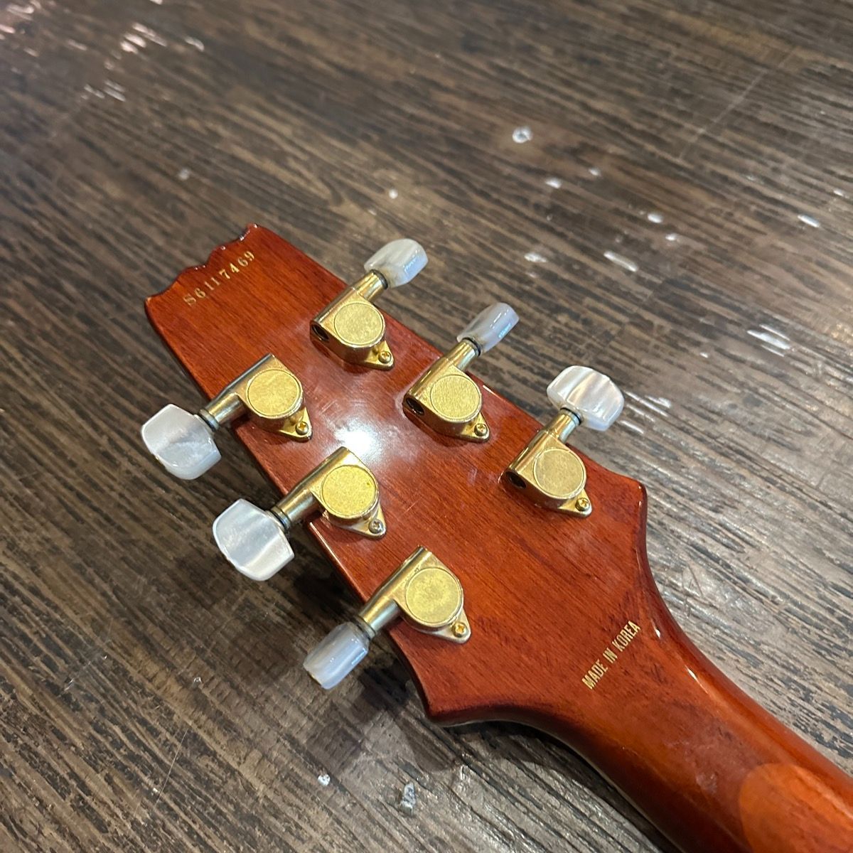 aria electric guitar markings and labels
