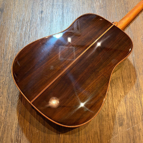 acoustic guitar markings and labels