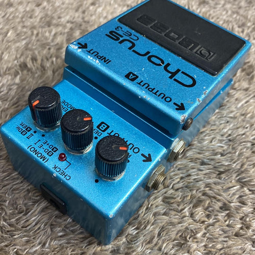 boss ce-3 guitar effector rear view