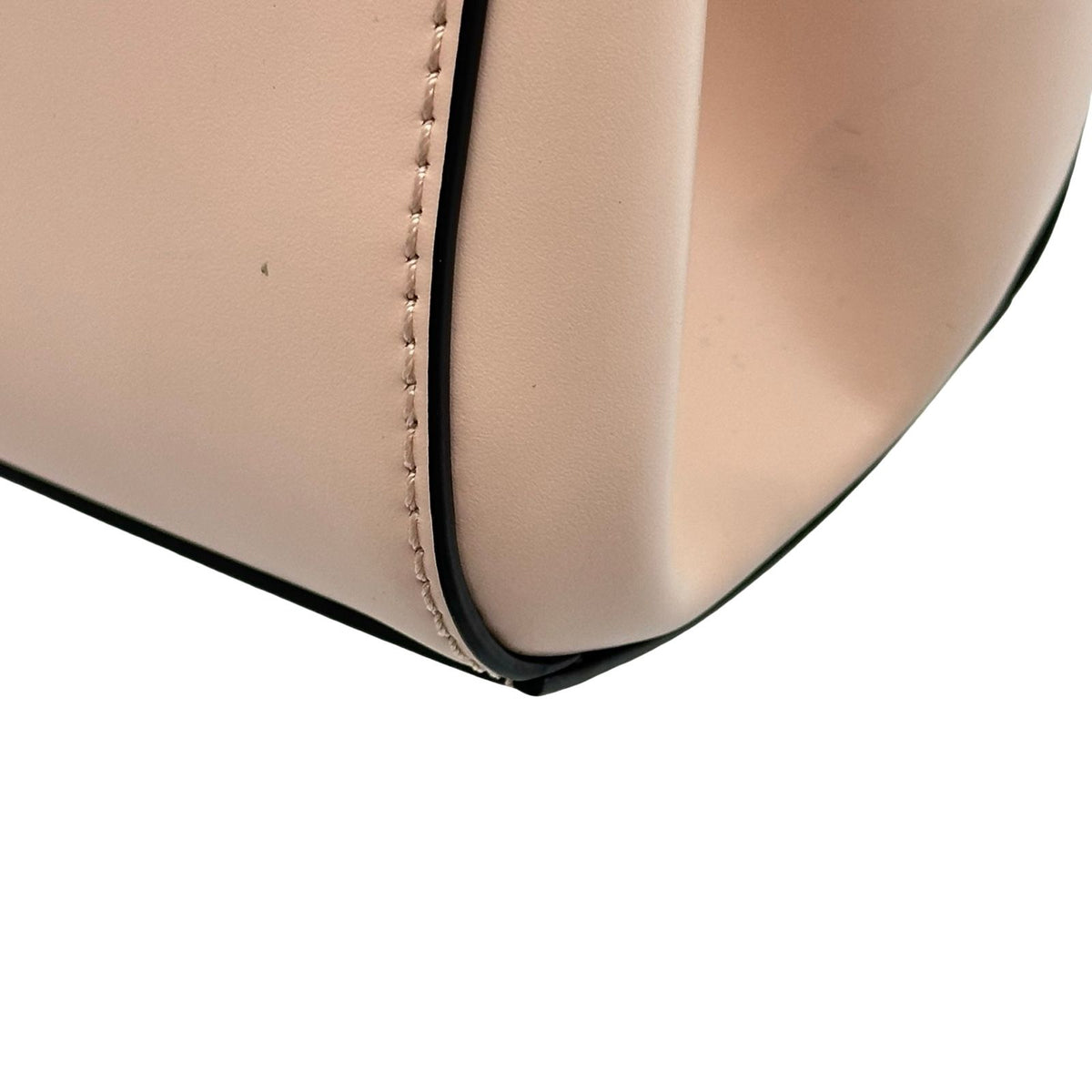 gucci pink handbag functional details