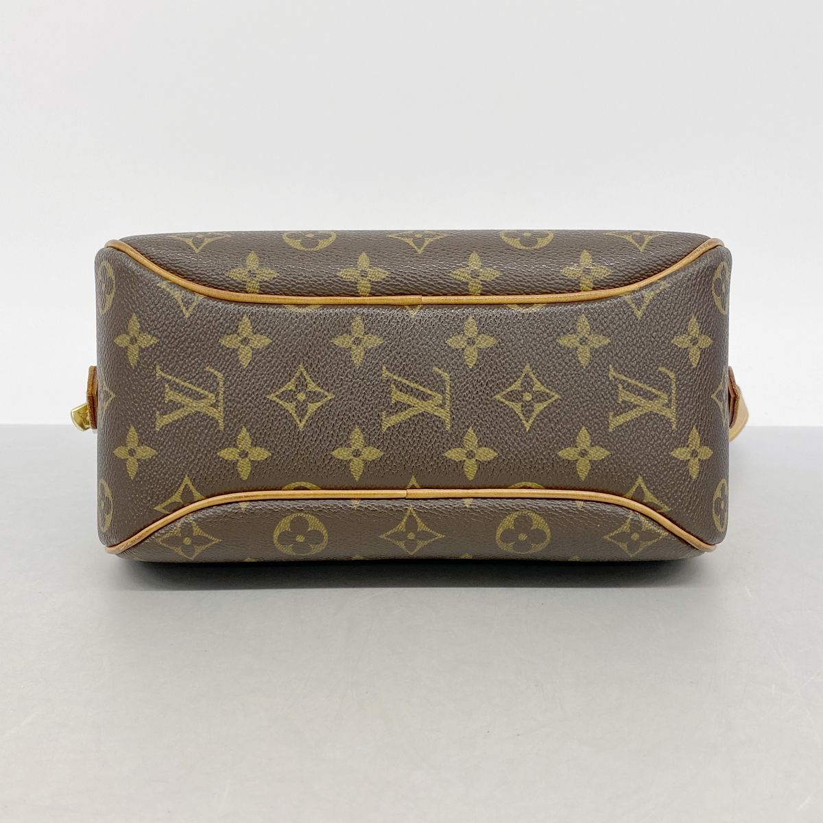 louis vuitton m51221 shoulder bag rear view