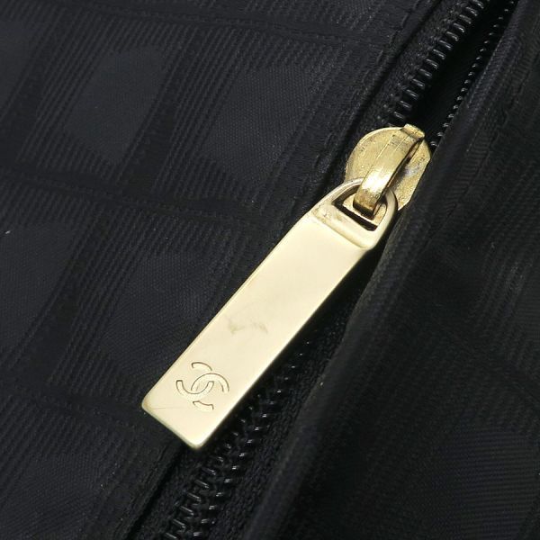 chanel shoulder bag interior details