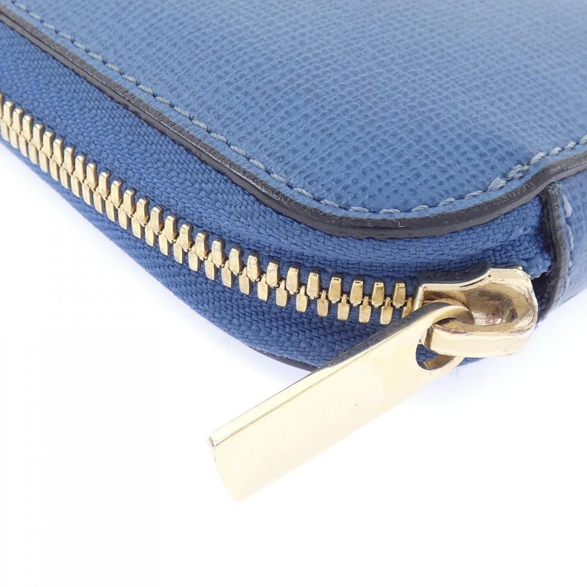 valextra wallet side view