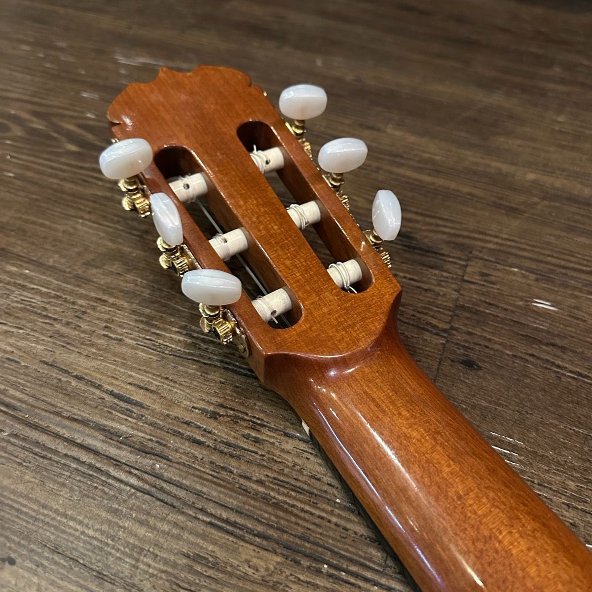 acoustic guitar markings and labels