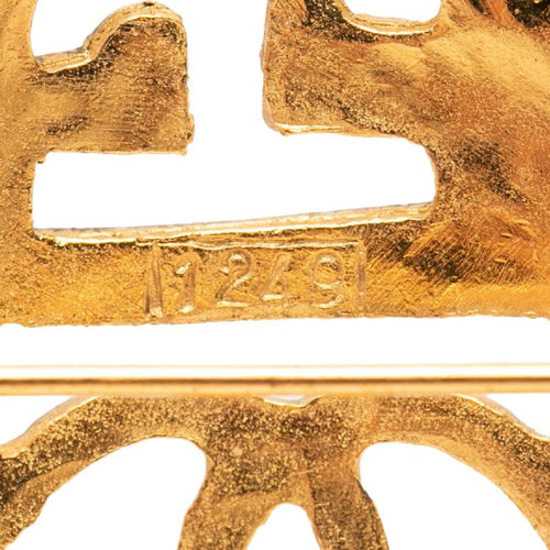 chanel brooch rear view