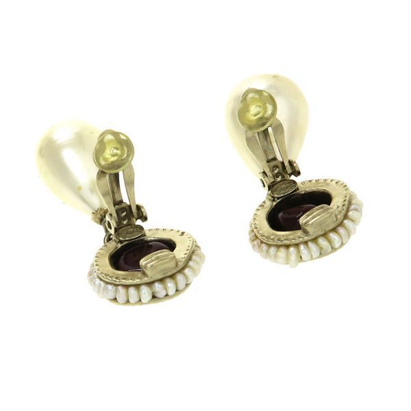 chanel a13a earrings side view