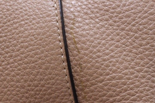 coach c6229 beige shoulder bag markings and labels