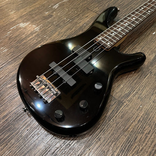 yamaha mb-40 bass guitar front view