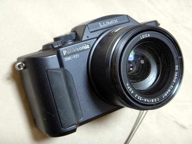 Panasonic DMC-FZ1 Compact Digital Camera