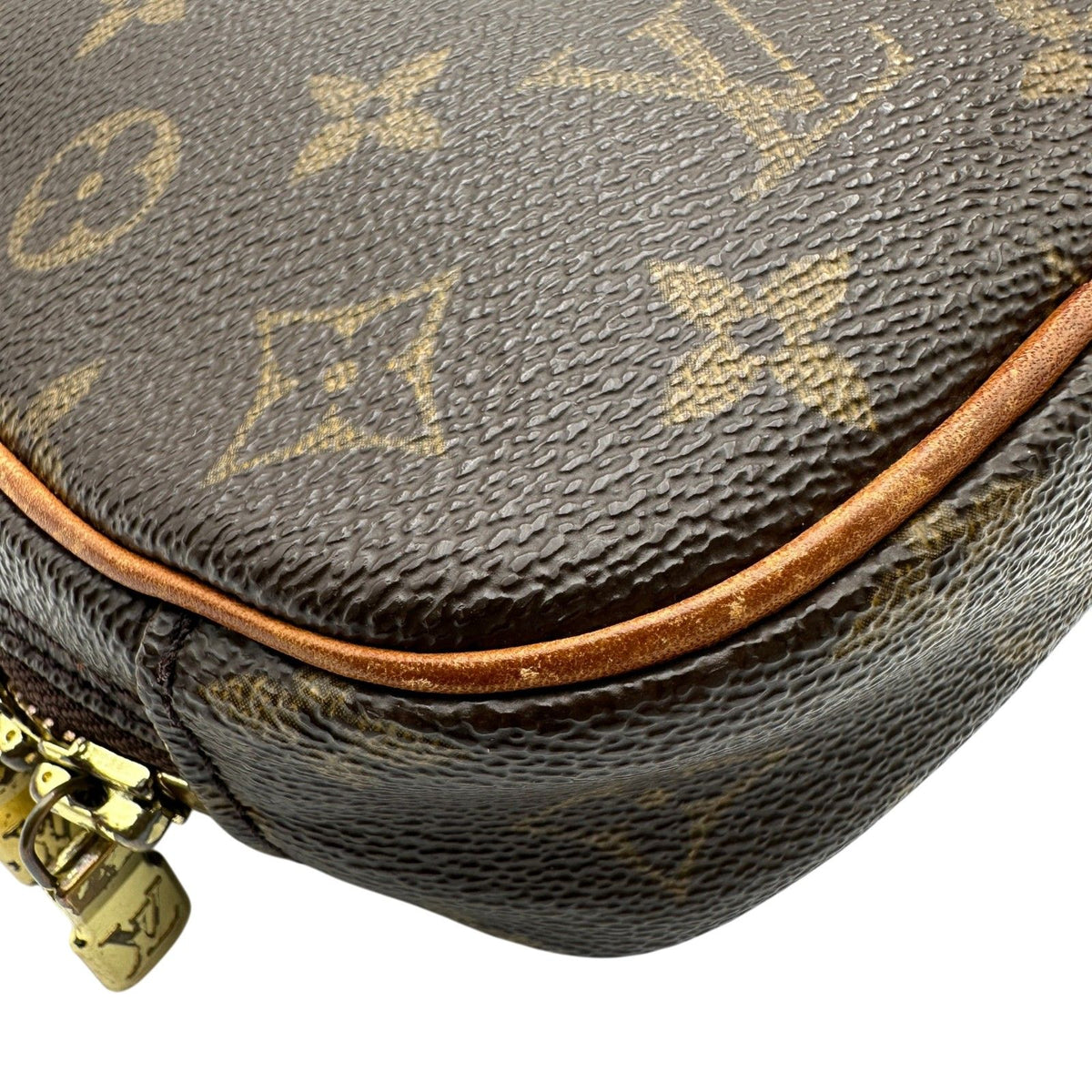louis vuitton m51870 shoulder bag condition details