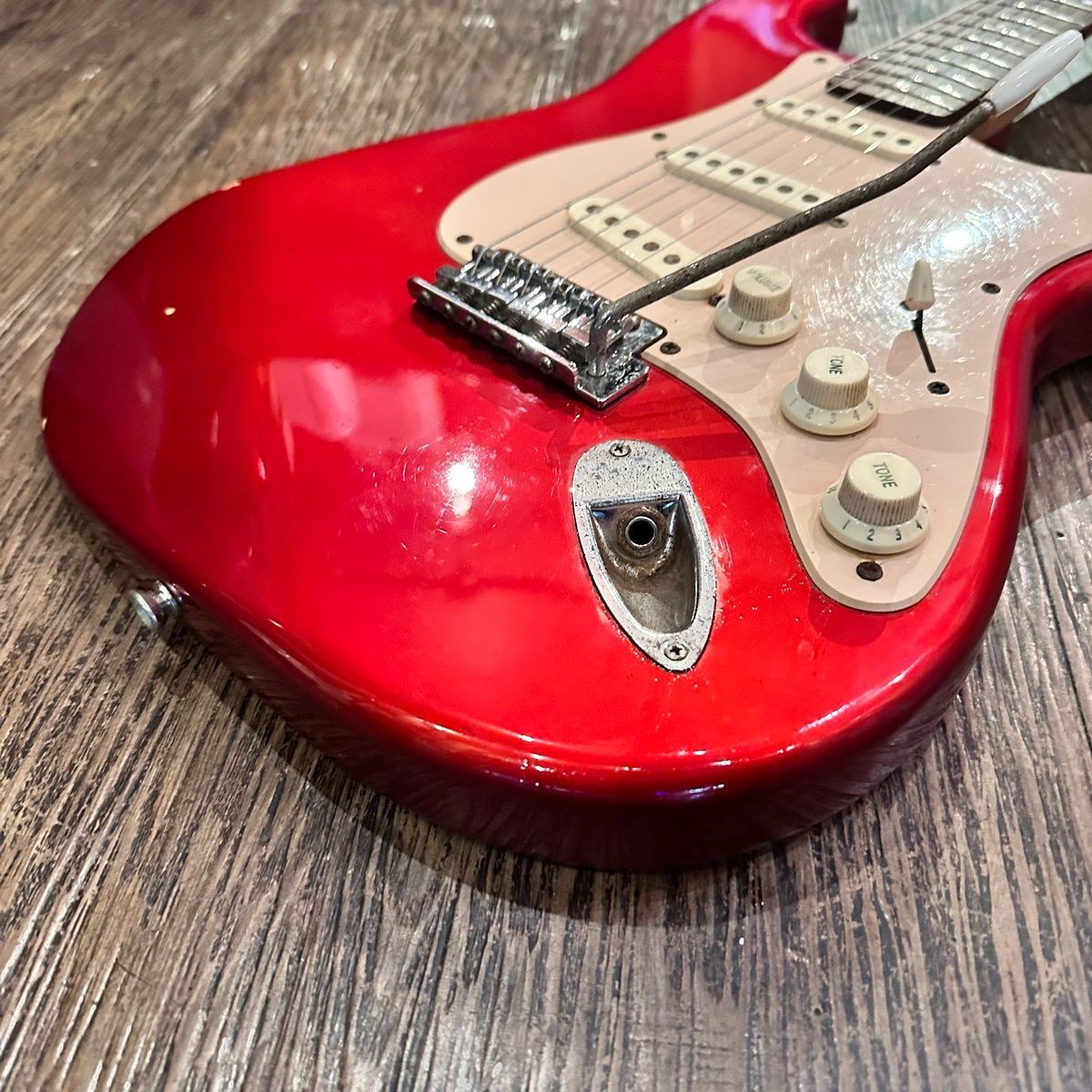 squier electric guitar side view