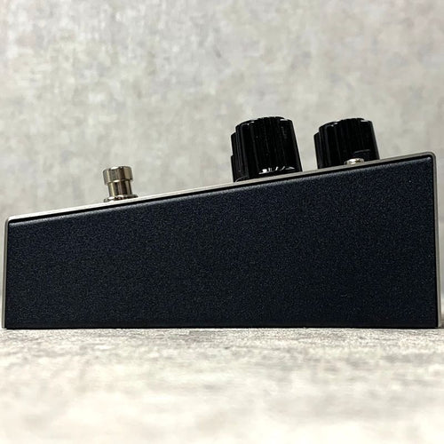grey guitar effector rear view