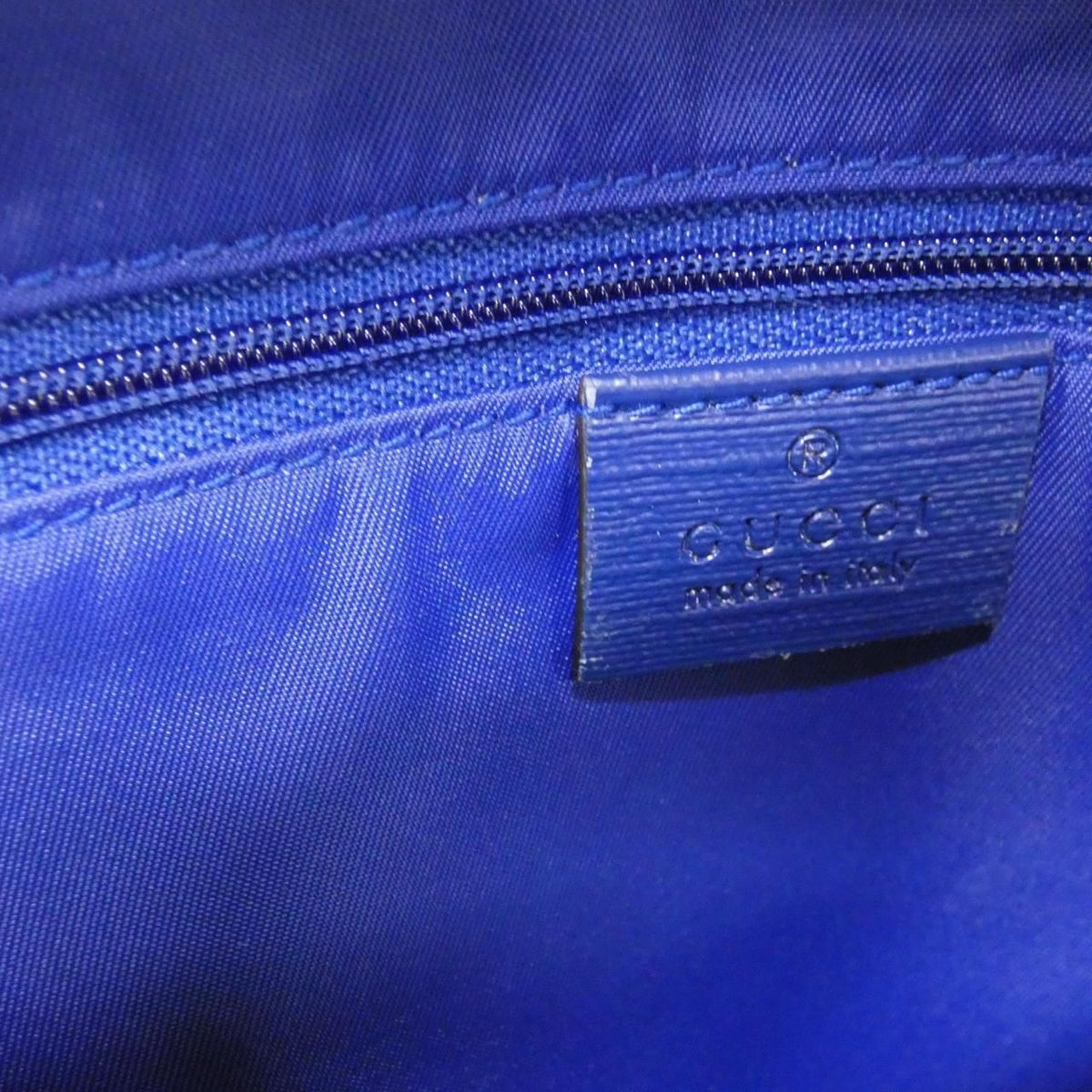 gucci blue tote bag interior details