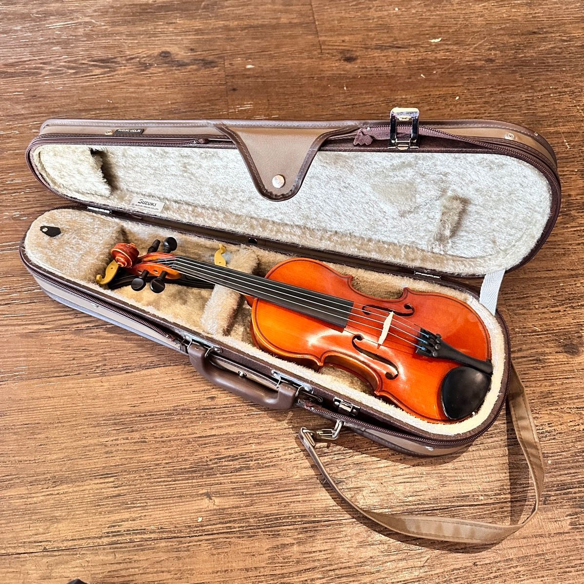 suzuki no.200 string instrument markings and labels