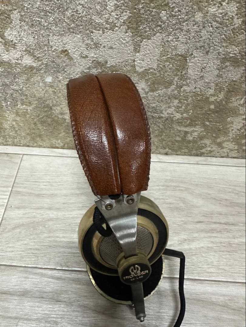 pioneer se-l40 headphones side view
