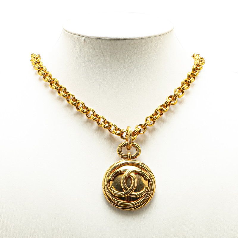 chanel necklace accessories included