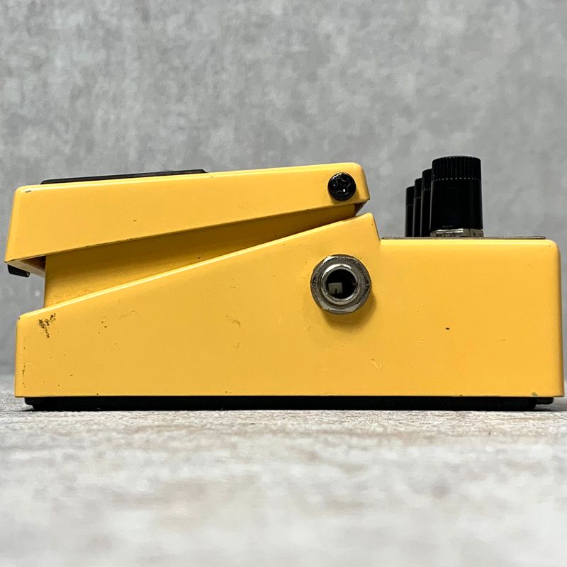 boss ac-2 orange guitar effector rear view