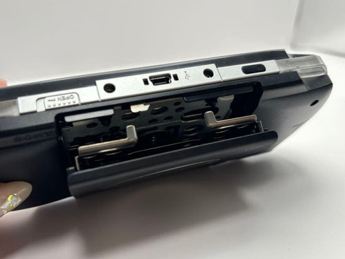 sony psp-1000 handheld console interior details