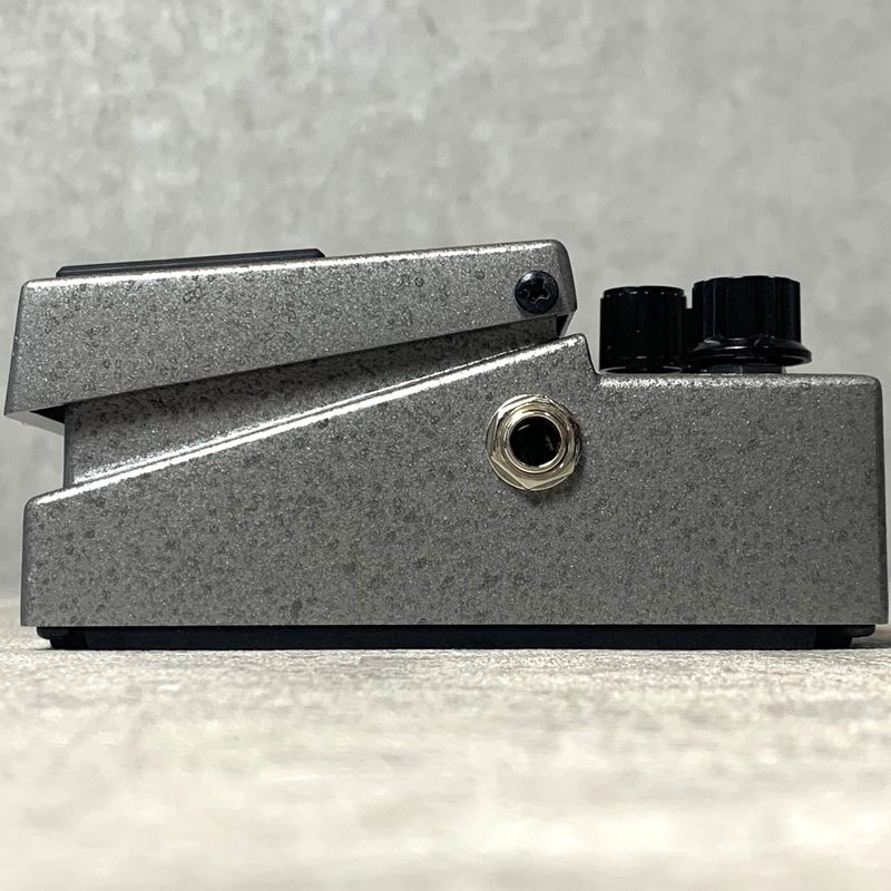 boss fz-1w grey guitar effector rear view