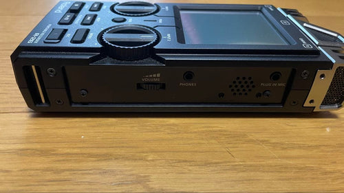 roland r-26 audio recorder side view