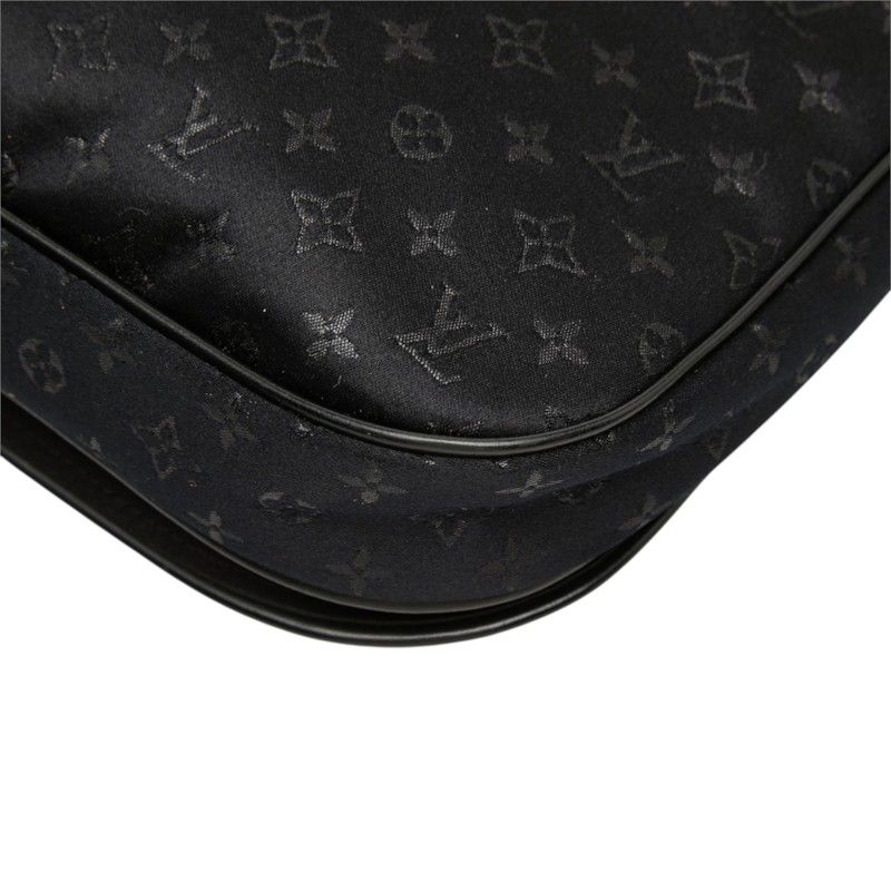 louis vuitton m92273 shoulder bag condition details
