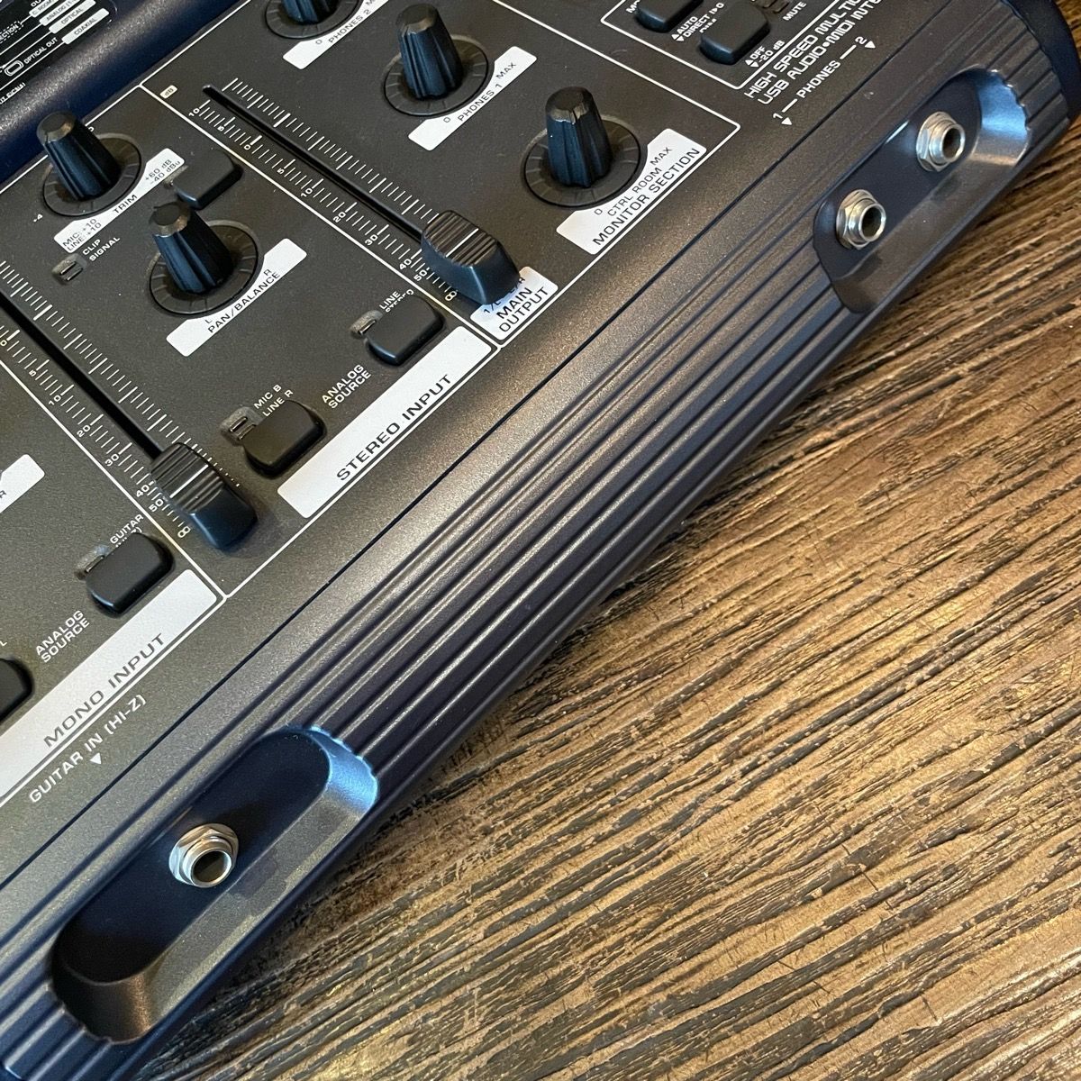 behringer bca-2000 audio interface accessories included