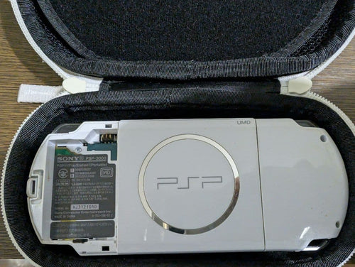 sony psp-2000 handheld console interior details