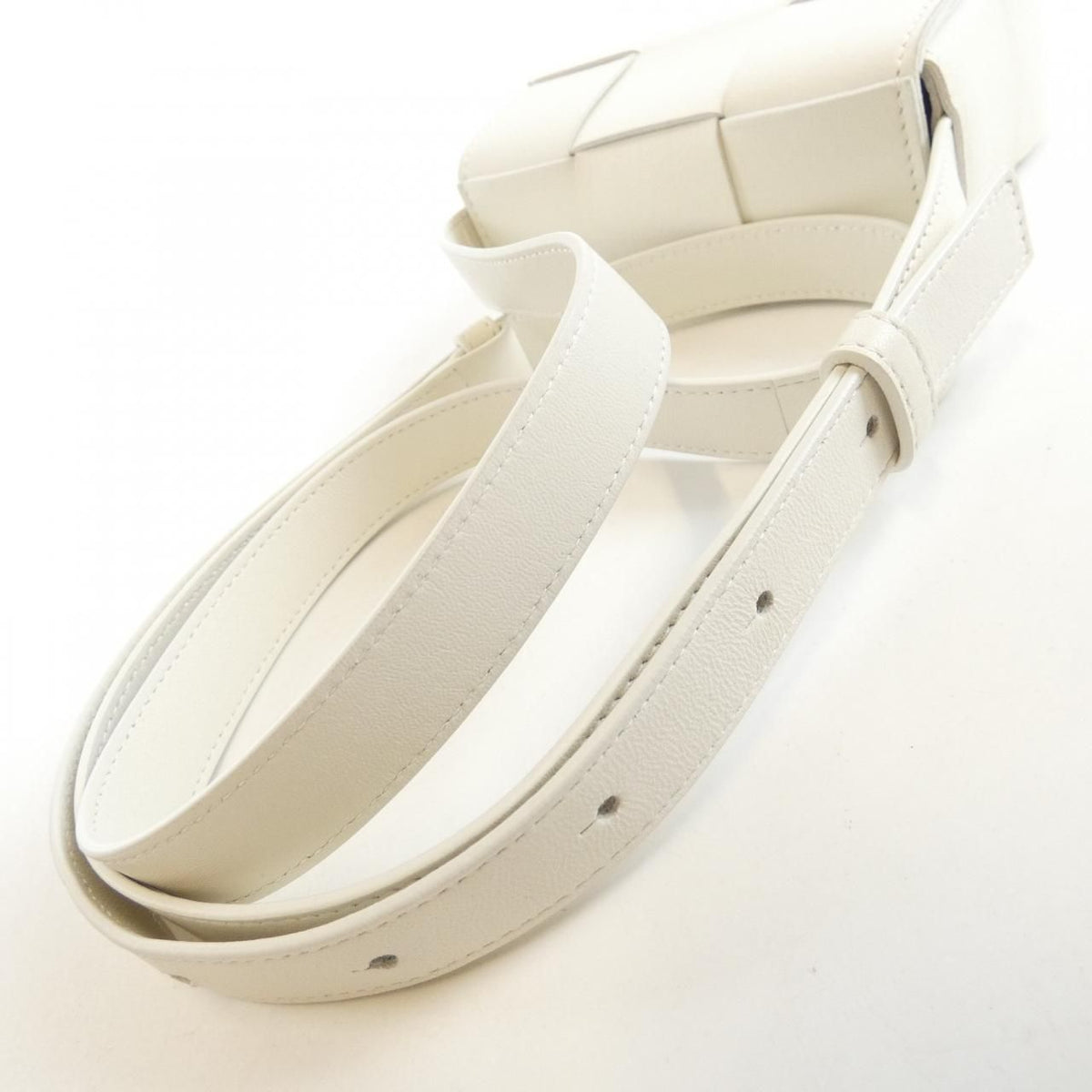 bottega veneta vmay1 white shoulder bag accessories included