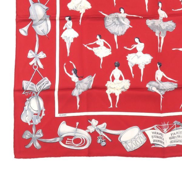 hermes scarf side view