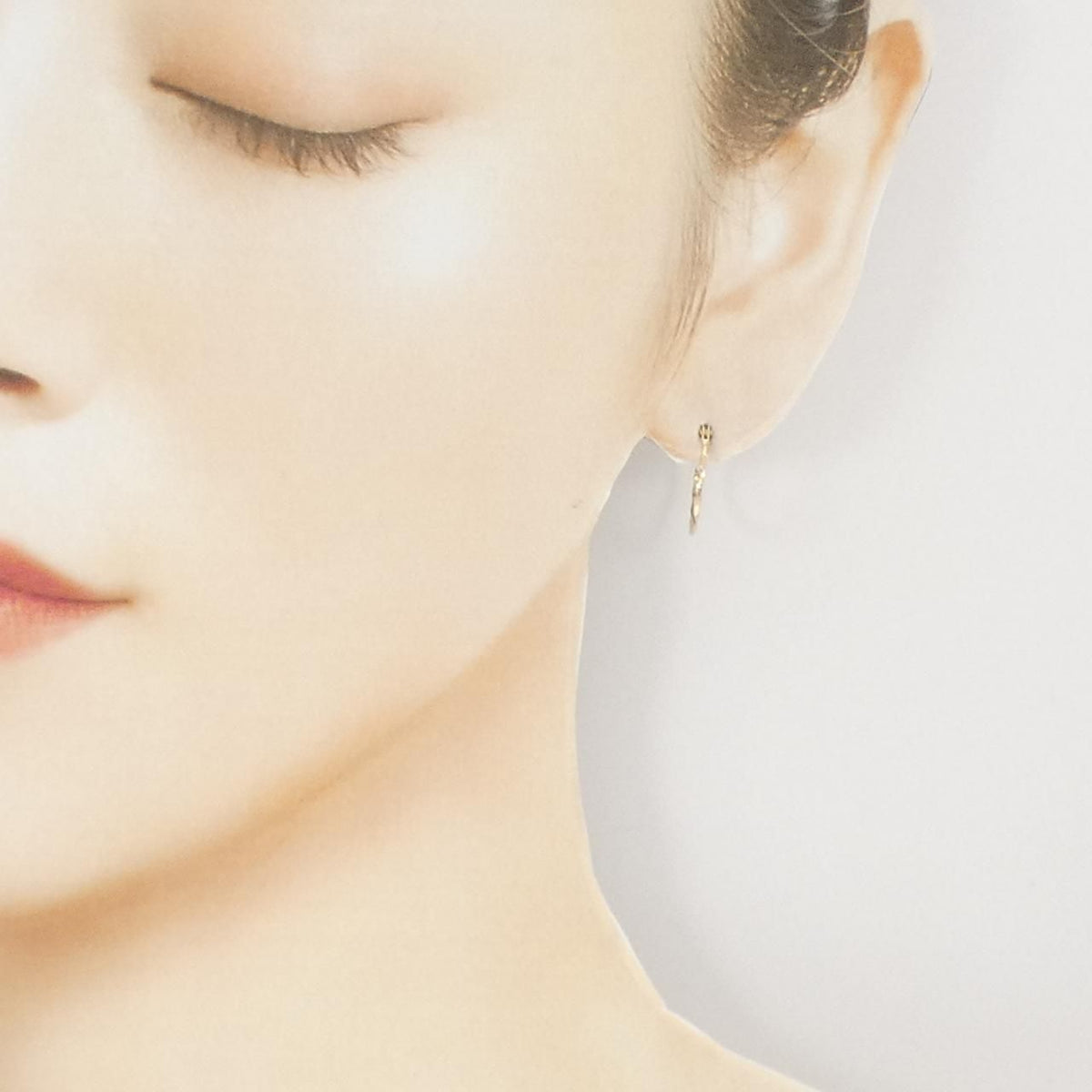 agete earrings side view