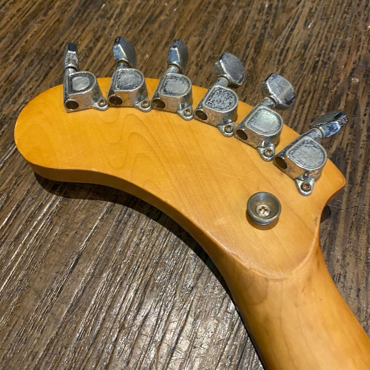 fernandes zo-3 electric guitar interior details