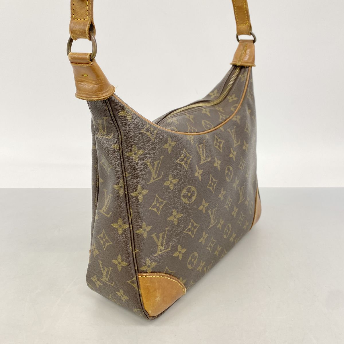 louis vuitton m51265 shoulder bag front view