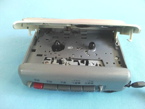 aiwa tp-s30 cassette player interior details
