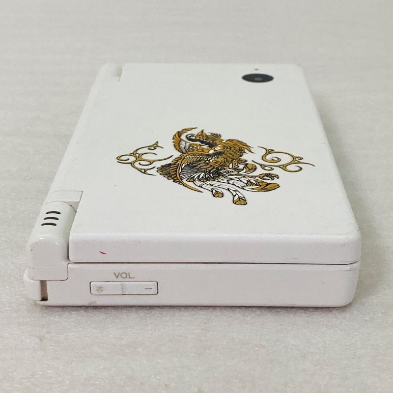 nintendo twl-001 white handheld console interior details