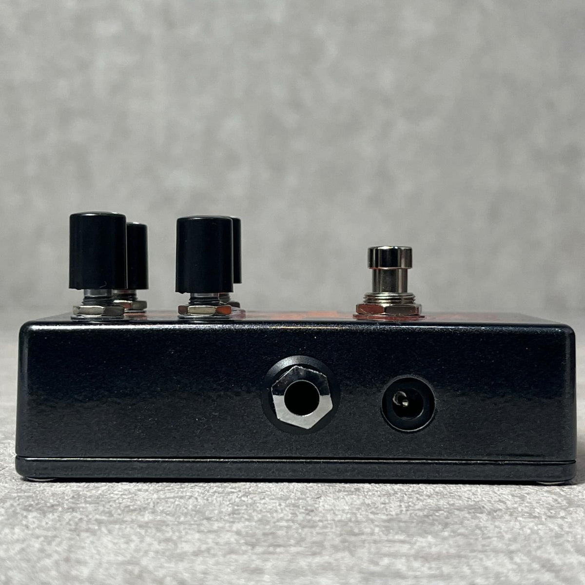guitar effector side view