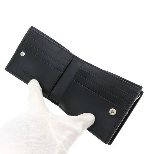 bottega veneta wallet front view