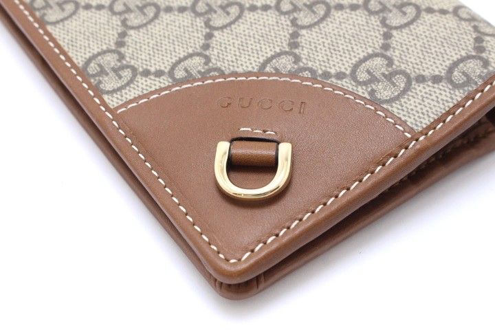 gucci beige wallet rear view