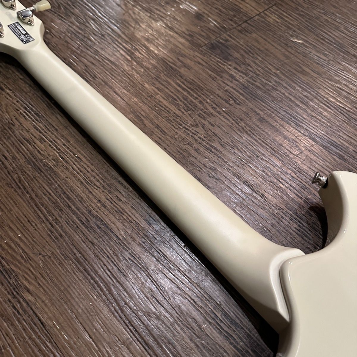 yamaha rse20 electric guitar markings and labels